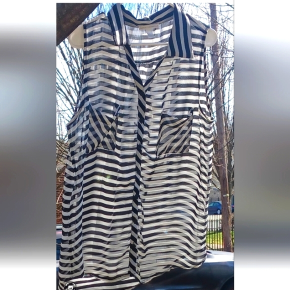 Black and white vertical stripe sheer transparent sleeveless top - Picture 2 of 4